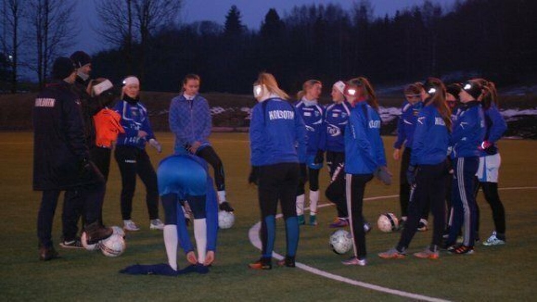 KLINTE TIL: De unge Kolbotn-jentene viser muskler allerede! KLINTE TIL: De unge Kolbotn-jentene viser muskler allerede!