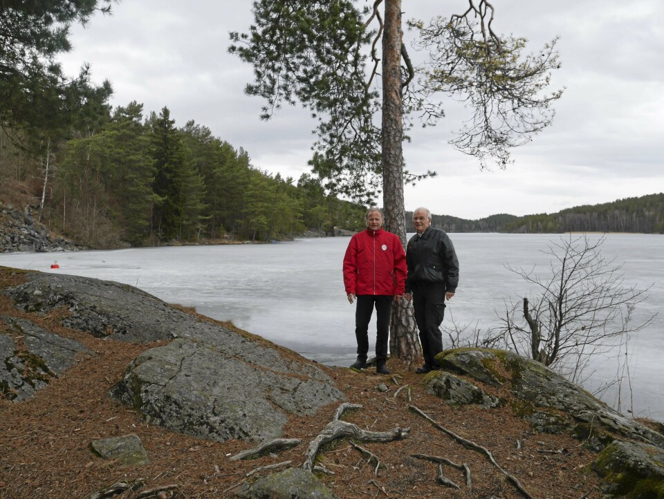 `SKILLES UT: Nedenfor Tyrigrava, ved Gjersjøen, har kommunen beholdt en tomt med strandlinje.Den ligger bak til venstre her. `SKILLES UT: Nedenfor Tyrigrava, ved Gjersjøen, har kommunen beholdt en tomt med strandlinje.Den ligger bak til venstre her.
