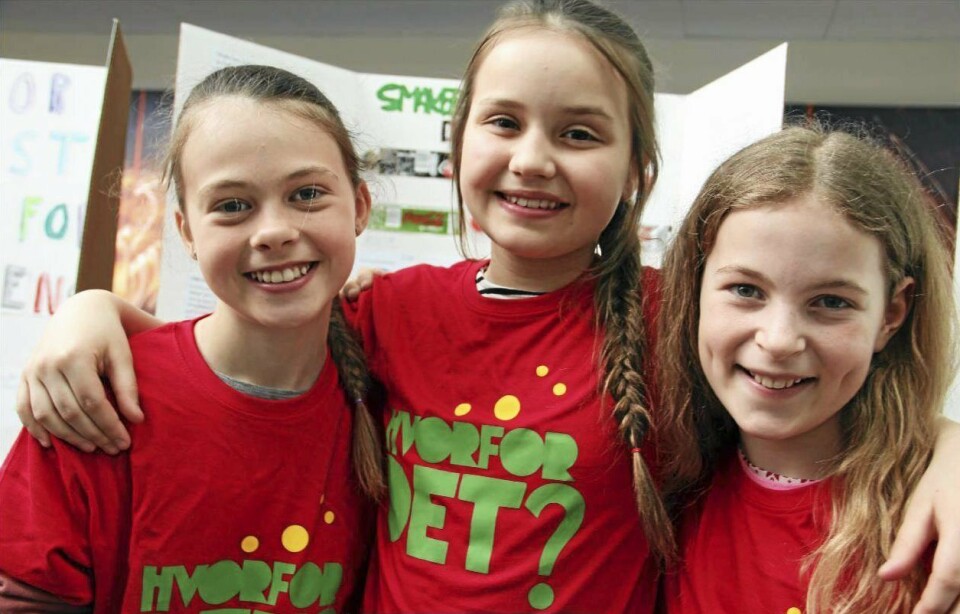 SØTT: Sofia (f.v.), Helene Sjøvold og Minna Snilsberg (5. trinn) forsket sammen med Mira Hildebrandt (ikke på bildet) på om ulike colaer smaker forskjellig. SØTT: Sofia (f.v.), Helene Sjøvold og Minna Snilsberg (5. trinn) forsket sammen med Mira Hildebrandt (ikke på bildet) på om ulike colaer smaker forskjellig.