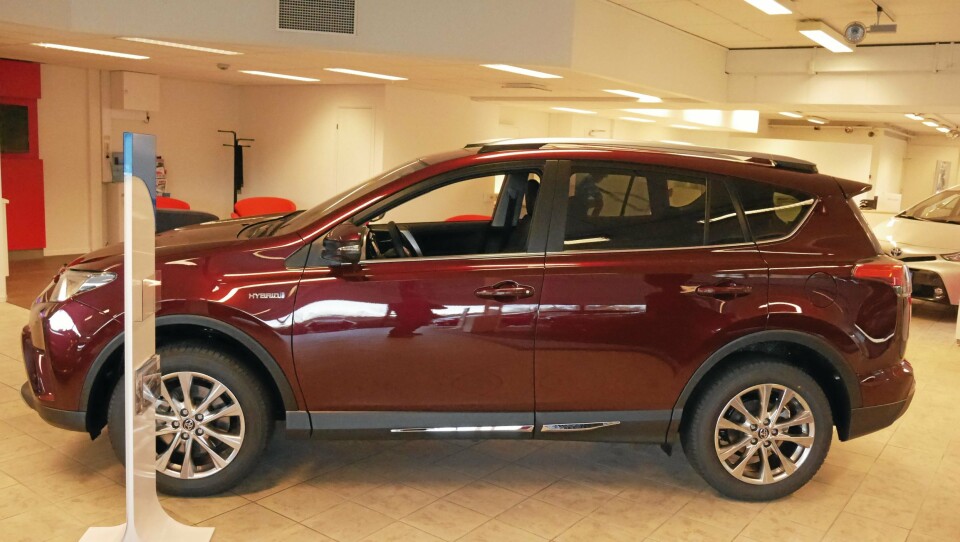 BESTSELGER: Toyota RAV 4 er den mest populære ikke-ladbare hybriden på lokalmarkedet i Oppegård. Slik er det også på riksmarkedet. BESTSELGER: Toyota RAV 4 er den mest populære ikke-ladbare hybriden på lokalmarkedet i Oppegård. Slik er det også på riksmarkedet.