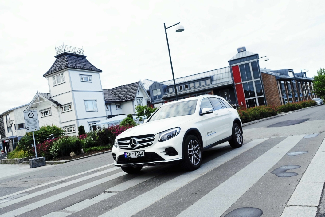 OGSÅ POPULÆR: Mercedes Benz sin lekre GLC selger også godt lokalt her i Oppegård.