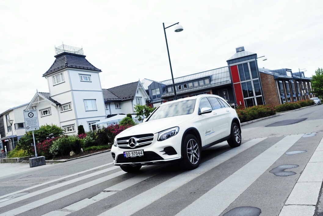 OGSÅ POPULÆR: Mercedes Benz sin lekre GLC selger også godt lokalt her i Oppegård. OGSÅ POPULÆR: Mercedes Benz sin lekre GLC selger også godt lokalt her i Oppegård.
