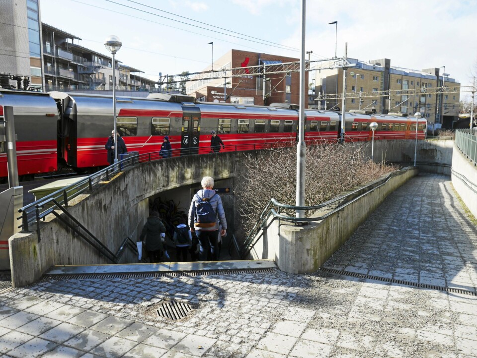 BLIR BERØRTE: Pendlere fra Kolbotn stasjon slipper heller ikke unna! BLIR BERØRTE: Pendlere fra Kolbotn stasjon slipper heller ikke unna!