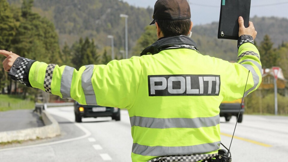 UTE PÅ PATRULJE: Politiet følger med i trafikken, og har i det siste beslaglagt mange fører kort ved Taraldrud på E6. UTE PÅ PATRULJE: Politiet følger med i trafikken, og har i det siste beslaglagt mange fører kort ved Taraldrud på E6.