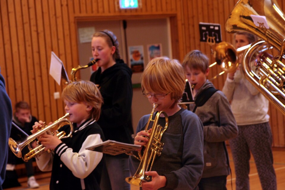 HER ØVES DET: Tårnåsen skolekorps er et viktig innslag på 17. mai. Ingen korps, ingen ekte nasjonaldagsfeiring! Her øver de inne på Tårnåsen skole. HER ØVES DET: Tårnåsen skolekorps er et viktig innslag på 17. mai. Ingen korps, ingen ekte nasjonaldagsfeiring! Her øver de inne på Tårnåsen skole.