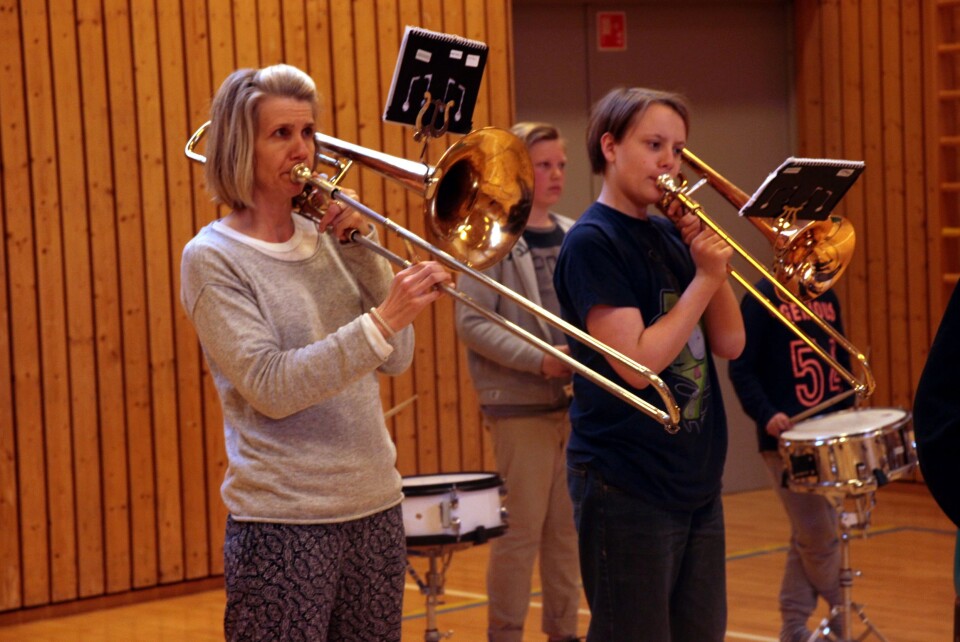 HER ØVES DET: Tårnåsen skolekorps er et viktig innslag på 17. mai. Ingen korps, ingen ekte nasjonaldagsfeiring! Her øver de inne på Tårnåsen skole. HER ØVES DET: Tårnåsen skolekorps er et viktig innslag på 17. mai. Ingen korps, ingen ekte nasjonaldagsfeiring! Her øver de inne på Tårnåsen skole.