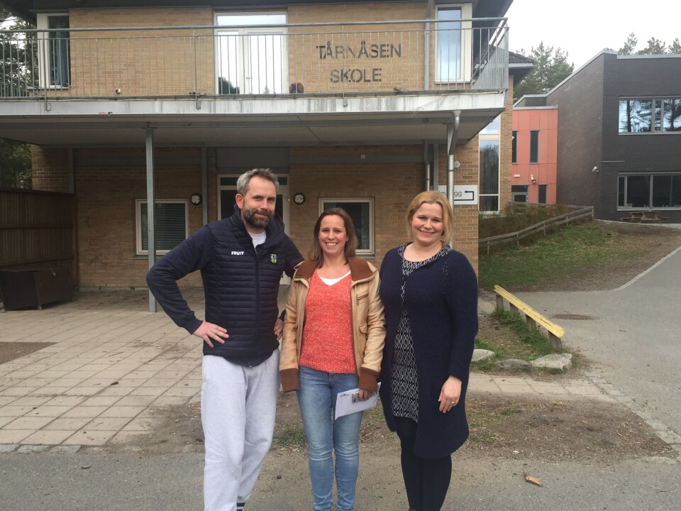 GLEDER SEG: Paal Sjøvall, Inger Brandstrup og Caroline Monstad Høgnes sitter i 17. mai-komitéen ved Tårnåsen skole. Nå legger de siste hånd på verket foran feiringen. GLEDER SEG: Paal Sjøvall, Inger Brandstrup og Caroline Monstad Høgnes sitter i 17. mai-komitéen ved Tårnåsen skole. Nå legger de siste hånd på verket foran feiringen.