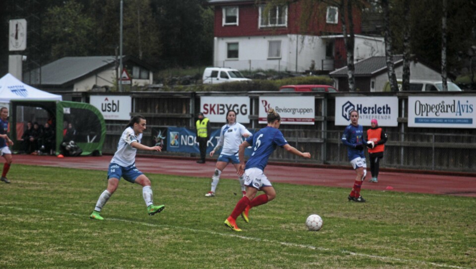 TAP PÅ HJEMMEBANE: Kolbotn-damene kjempet hardt i regnværet på Sofiemyr stadion, men det ble tap mot Vålerenga. TAP PÅ HJEMMEBANE: Kolbotn-damene kjempet hardt i regnværet på Sofiemyr stadion, men det ble tap mot Vålerenga.