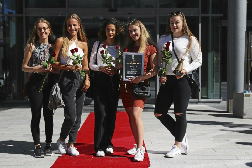 TIL TOPPS I FJOR: Årets film under Gullkolben 2016 ble 'Skyldig' av Janice van der Staal, Christine Haukelidseter, Ardita Gashi, Miriam Fottland og Thea Klippen. TIL TOPPS I FJOR: Årets film under Gullkolben 2016 ble 'Skyldig' av Janice van der Staal, Christine Haukelidseter, Ardita Gashi, Miriam Fottland og Thea Klippen.