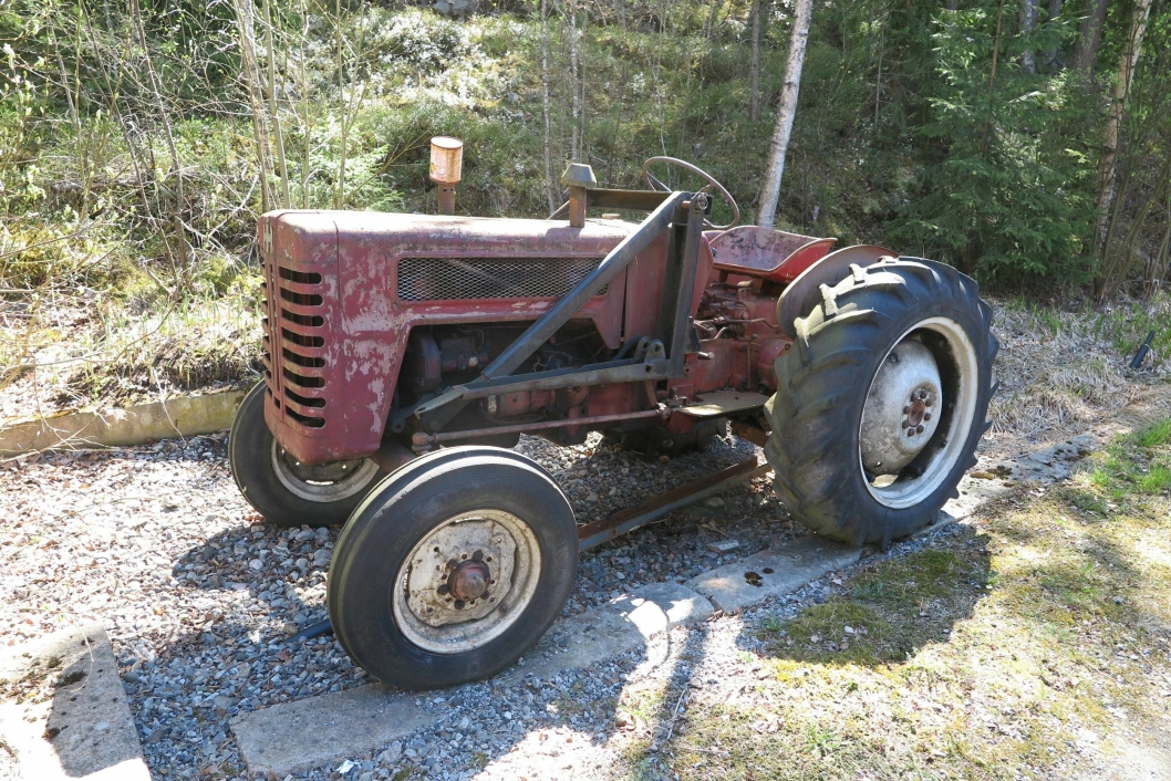 VETERAN: Med landbruksskole var det naturlig nok en IH traktor som ble første maskin for Steinar Gjersrud.