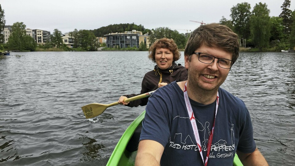 PADLE I VEI: Vi ble med ut på den første prøveturen av BUAS nye utleiekano. Her ser du bibliotekar Hilde Sjølset og bibliotekar Hans Martin Enger i full flyt. PS! Sjekk oavis.no for å bli med på kanotur! PADLE I VEI: Vi ble med ut på den første prøveturen av BUAS nye utleiekano. Her ser du bibliotekar Hilde Sjølset og bibliotekar Hans Martin Enger i full flyt. PS! Sjekk oavis.no for å bli med på kanotur!