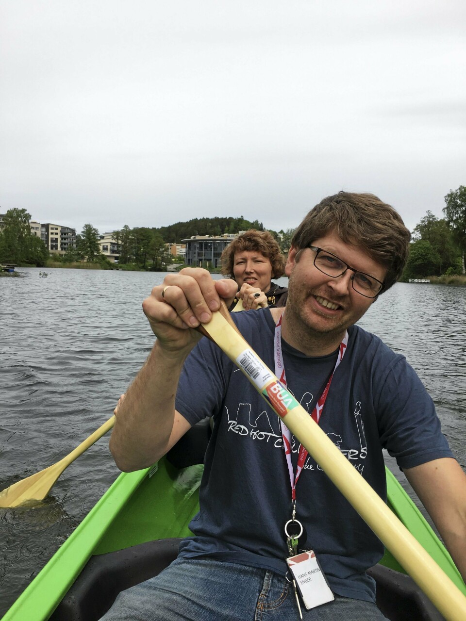 PADLE I VEI: Vi ble med ut på den første prøveturen av BUAS nye utleiekano. Her ser du bibliotekar Hilde Sjølset og bibliotekar Hans Martin Enger i full flyt. PS! Sjekk oavis.no for å bli med på kanotur! PADLE I VEI: Vi ble med ut på den første prøveturen av BUAS nye utleiekano. Her ser du bibliotekar Hilde Sjølset og bibliotekar Hans Martin Enger i full flyt. PS! Sjekk oavis.no for å bli med på kanotur!