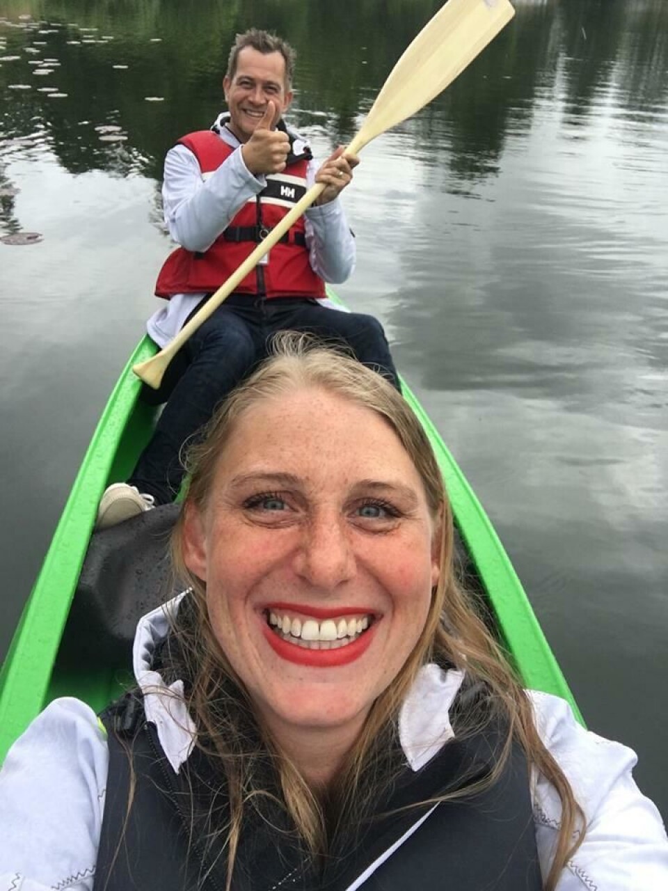 PALDLET: Oppegård Avis-journalist Veronica Grude Docker (i front) og Oppegård Avis-redaktør Anders Nordheim Dahl padlet og filmet turen. PALDLET: Oppegård Avis-journalist Veronica Grude Docker (i front) og Oppegård Avis-redaktør Anders Nordheim Dahl padlet og filmet turen.