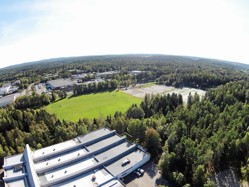 SKAL SELGES: Sofiemyrhallen, slik den står i dag, skal selges. Den nye storhallen skal bygges i området sett bak hall-taket. SKAL SELGES: Sofiemyrhallen, slik den står i dag, skal selges. Den nye storhallen skal bygges i området sett bak hall-taket.