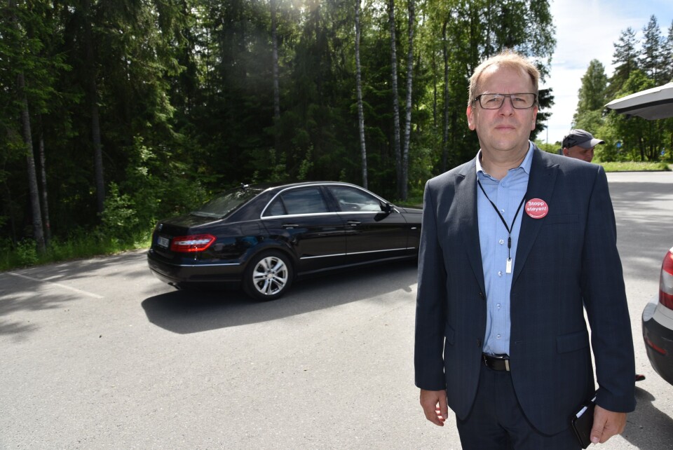 TRIST: FAU-representant og 'Stopp støyen' pådriver, Helge Marstrander, synes det er trist at Paul Torgersen ikke har bedre kontroll på prosjektet sitt. TRIST: FAU-representant og 'Stopp støyen' pådriver, Helge Marstrander, synes det er trist at Paul Torgersen ikke har bedre kontroll på prosjektet sitt.