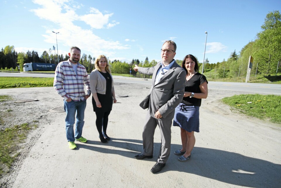 STOPP STØYEN: FAU-representanene Paal Sjøvall, Caroline Monstad Høgsnes, Helge Marstrander og Johanne Ingierd, jobber iherdig med å stoppe støyen i forbindelse med beredskapssenteret. STOPP STØYEN: FAU-representanene Paal Sjøvall, Caroline Monstad Høgsnes, Helge Marstrander og Johanne Ingierd, jobber iherdig med å stoppe støyen i forbindelse med beredskapssenteret.