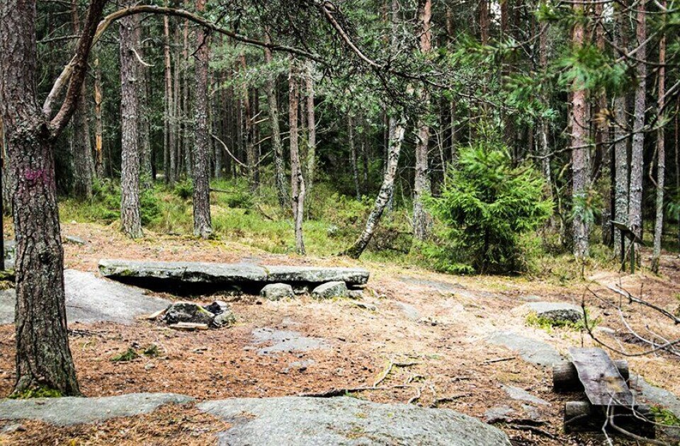 HISTORISK: Her ser du det såkalte Kongebordet langs Kongeveien rett bak Ødegården. HISTORISK: Her ser du det såkalte Kongebordet langs Kongeveien rett bak Ødegården.