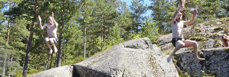 KOS DEG: Et bad i Gjersjøen er fantastisk på en varm sommerdag, og vannet har mange flotte avsatser du kan stupe og hoppe fra, men vis forsiktighet! KOS DEG: Et bad i Gjersjøen er fantastisk på en varm sommerdag, og vannet har mange flotte avsatser du kan stupe og hoppe fra, men vis forsiktighet!