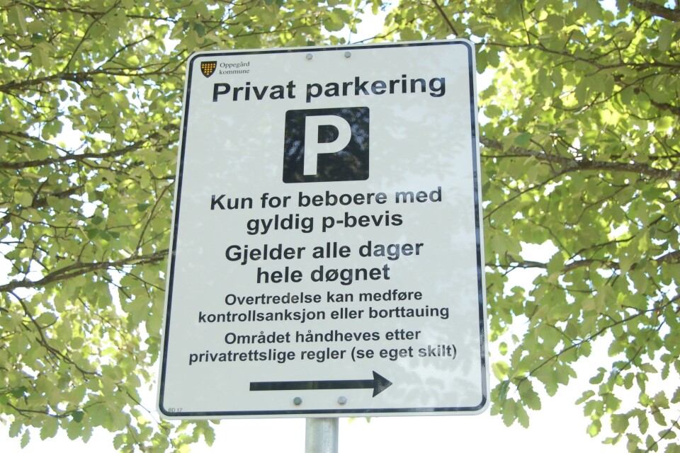 KUN FOR BEBOERE: Dette skiltet kom opp onsdag i forrige uke, og gir parkeringstillatelse kun til de med beboer-bevis. KUN FOR BEBOERE: Dette skiltet kom opp onsdag i forrige uke, og gir parkeringstillatelse kun til de med beboer-bevis.