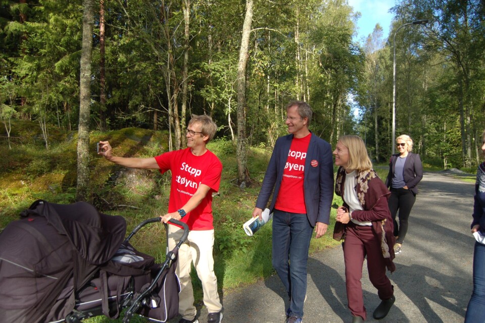 SKOGSSELFIE: Stopp Støyen sørger for å dokumentere alt som skjer i deres aksjon mot støyen. SKOGSSELFIE: Stopp Støyen sørger for å dokumentere alt som skjer i deres aksjon mot støyen.