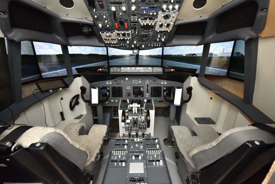 SOM ET EKTE FLY: Detaljnivået er helt sinnsykt i Geir flysimulator. Her bruker han time på time med å fly verden rundt.. SOM ET EKTE FLY: Detaljnivået er helt sinnsykt i Geir flysimulator. Her bruker han time på time med å fly verden rundt..