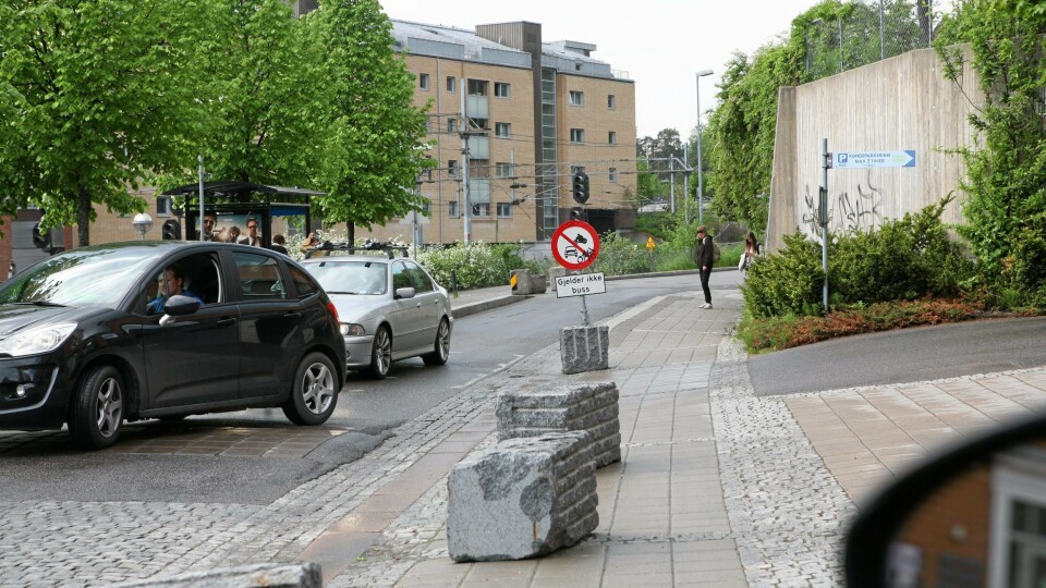 HER FÅR DU BOT: Kjører du gjennom Milhøgata på Kolbotn, vanker det dyre bøter! HER FÅR DU BOT: Kjører du gjennom Milhøgata på Kolbotn, vanker det dyre bøter!