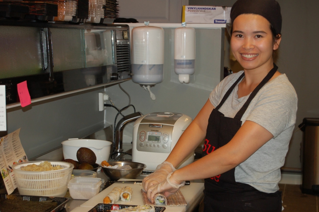 SUSHI-SJEFEN: Det var Nguyen som foreslo å åpne eget sushi-sted, og nå er hun sjefskokke på sitt eget kjøkken..