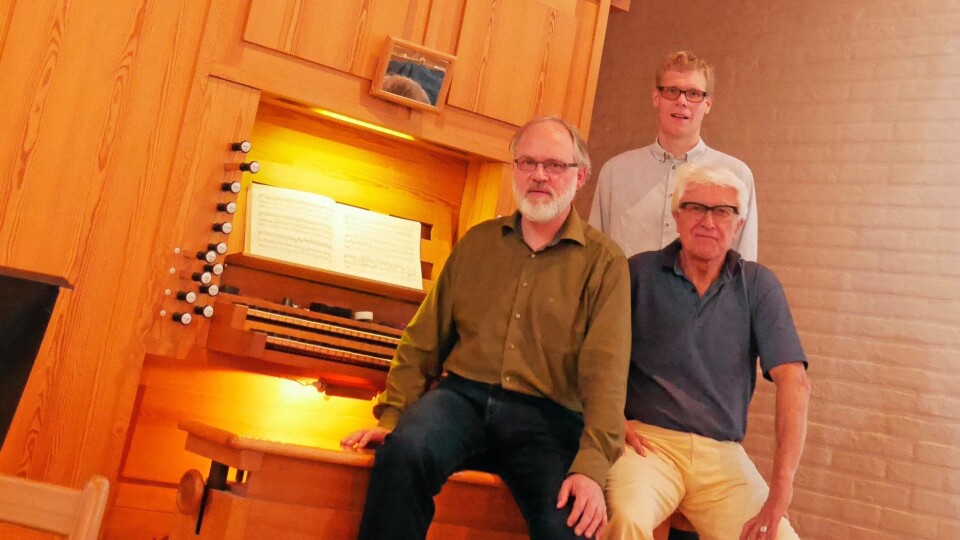 KLARE FOR Å SPILLE OPP: Bent Erik Hodnebrog, Jon Harald Haug (i front) og Bernt Nordset er klare for å fortrylle og trylle ut orgeltoner med glimt i øyet. KLARE FOR Å SPILLE OPP: Bent Erik Hodnebrog, Jon Harald Haug (i front) og Bernt Nordset er klare for å fortrylle og trylle ut orgeltoner med glimt i øyet.
