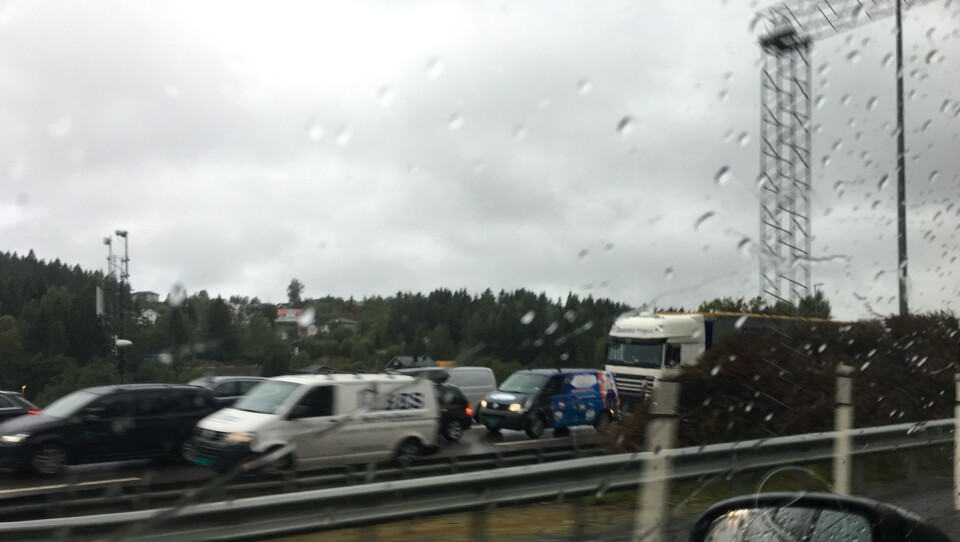 MOTSTRØMSKAOS: Nordbytunnelen stenges for de som kommer mot rushtrafikken, det skaper store køer fra Nøstvedttunnelen og videre mot Vinterbro. MOTSTRØMSKAOS: Nordbytunnelen stenges for de som kommer mot rushtrafikken, det skaper store køer fra Nøstvedttunnelen og videre mot Vinterbro.