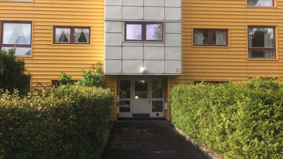 IKKE SKJEDD INNE: Angivelig skal voldshendelsen ikke ha skjedd inne i boligen til kvinnen. IKKE SKJEDD INNE: Angivelig skal voldshendelsen ikke ha skjedd inne i boligen til kvinnen.