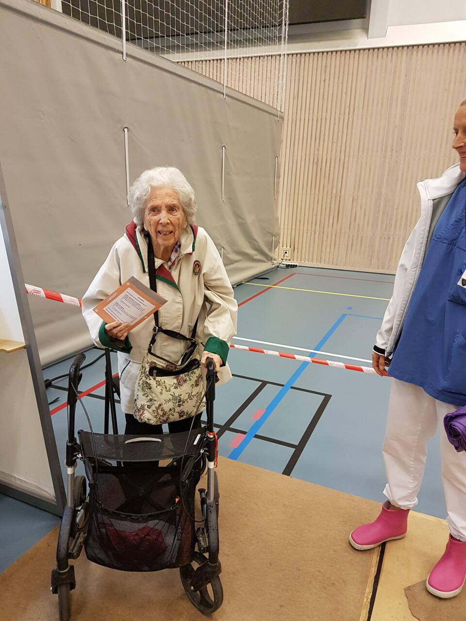 HADDE BESTEMT SEG: Marit Bjørklund vet godt hva hun skal stemme. – Jeg har stemt ved hvert valg siden jeg fikk stemmerett. Og jeg stemmer for Høyre i år - som alle andre ganger, sier hun. HADDE BESTEMT SEG: Marit Bjørklund vet godt hva hun skal stemme. – Jeg har stemt ved hvert valg siden jeg fikk stemmerett. Og jeg stemmer for Høyre i år - som alle andre ganger, sier hun.
