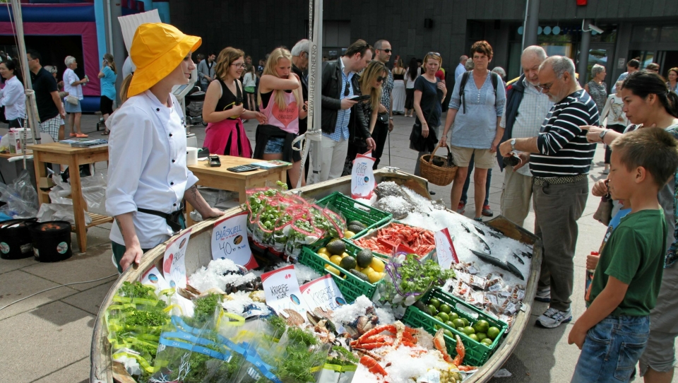 POPULÆRT: Matfestivalen på Kolbotn torg trekker hvert år tusenvis av mennesker. Her er et  bilde fra et tidligere år.