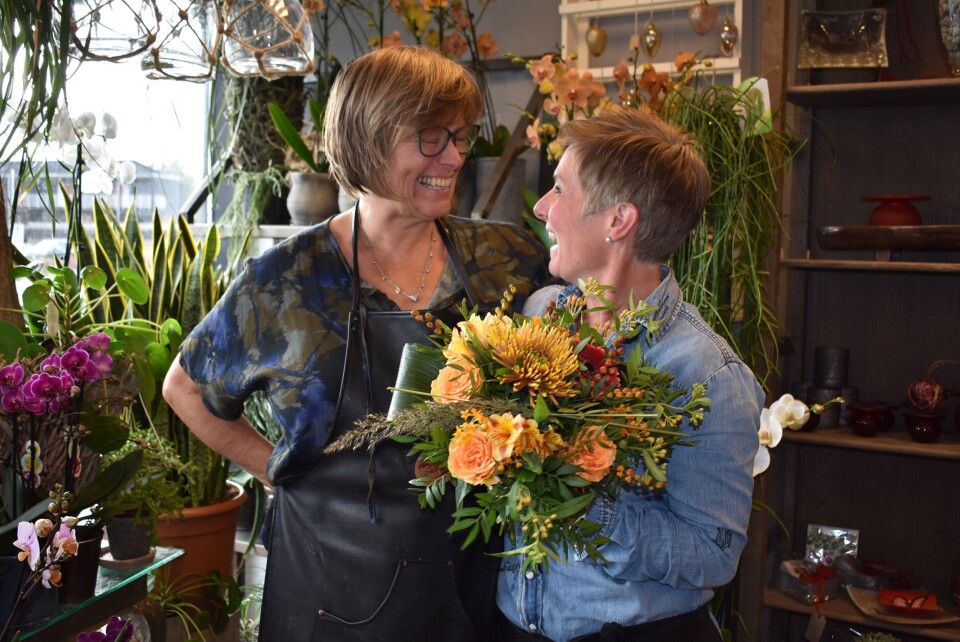 BLOMSTRER AV GLEDE: De to energiske damene bak Fruene Fryd både smiler og ler når Oppegård Avis er på besøk! BLOMSTRER AV GLEDE: De to energiske damene bak Fruene Fryd både smiler og ler når Oppegård Avis er på besøk!