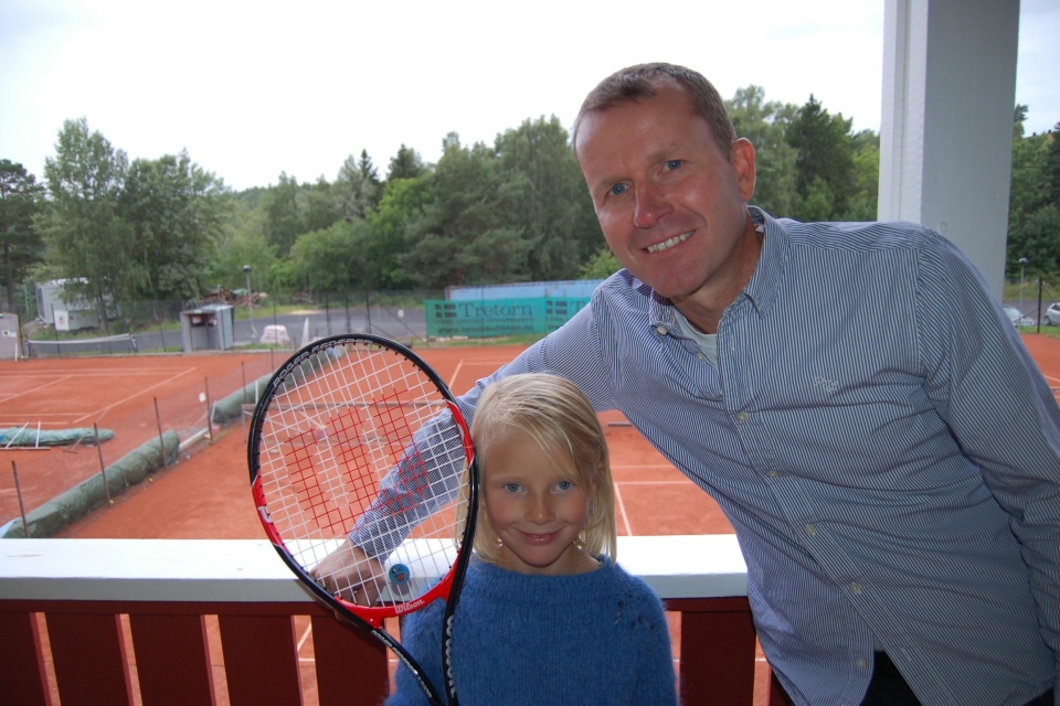 TRENGER HALL: Svein Kolden sier de har stort behov for innendørs tennishall.