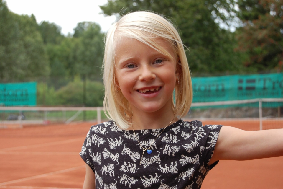 SUPERJENTE: Vi ønsker Charlotte lykke til med tennis, og alt annet hun måtte ønske å holde på med!