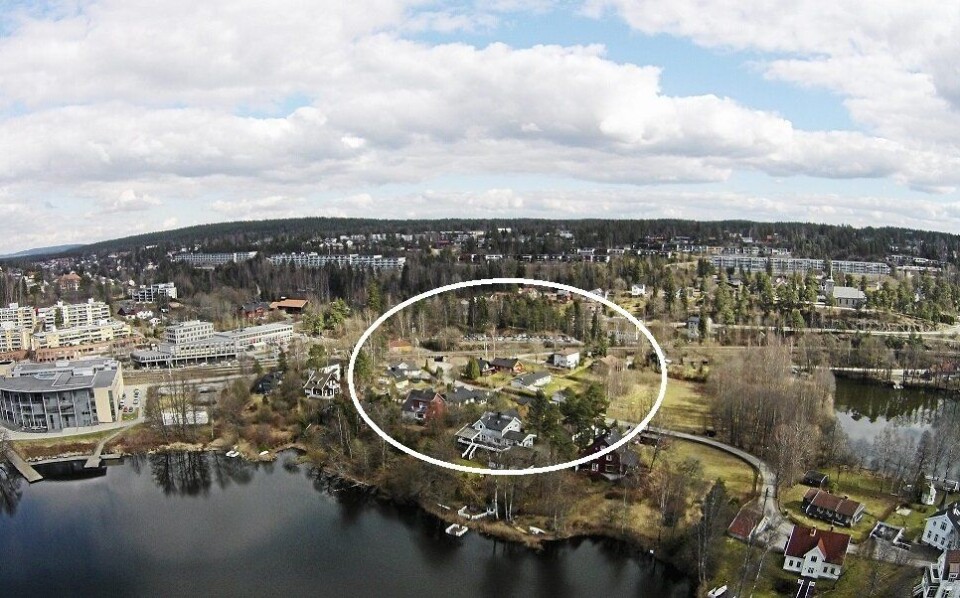 FRA FUGLEPERSPEKTIV: Det er i området som er ringet ut med stor, hvir runding at det skal bygges. FRA FUGLEPERSPEKTIV: Det er i området som er ringet ut med stor, hvir runding at det skal bygges.