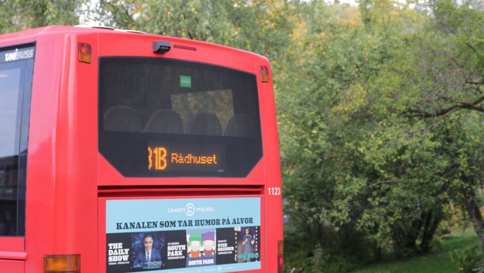 LEGGES NED: 81 B-ruten er en populær rutebuss her i Oppegård, men fra og med den 8. oktober er det slutt på denne ruten, og den erstattes av den nye Linje 81 Fløysbonn-Rådhuset. Det samme gjelder også Linje 81 A, en annen populær rutebuss blant pendlerne her i kommunen. Her «møtes» de to bussene, og dét snart for siste gang. LEGGES NED: 81 B-ruten er en populær rutebuss her i Oppegård, men fra og med den 8. oktober er det slutt på denne ruten, og den erstattes av den nye Linje 81 Fløysbonn-Rådhuset. Det samme gjelder også Linje 81 A, en annen populær rutebuss blant pendlerne her i kommunen. Her «møtes» de to bussene, og dét snart for siste gang.