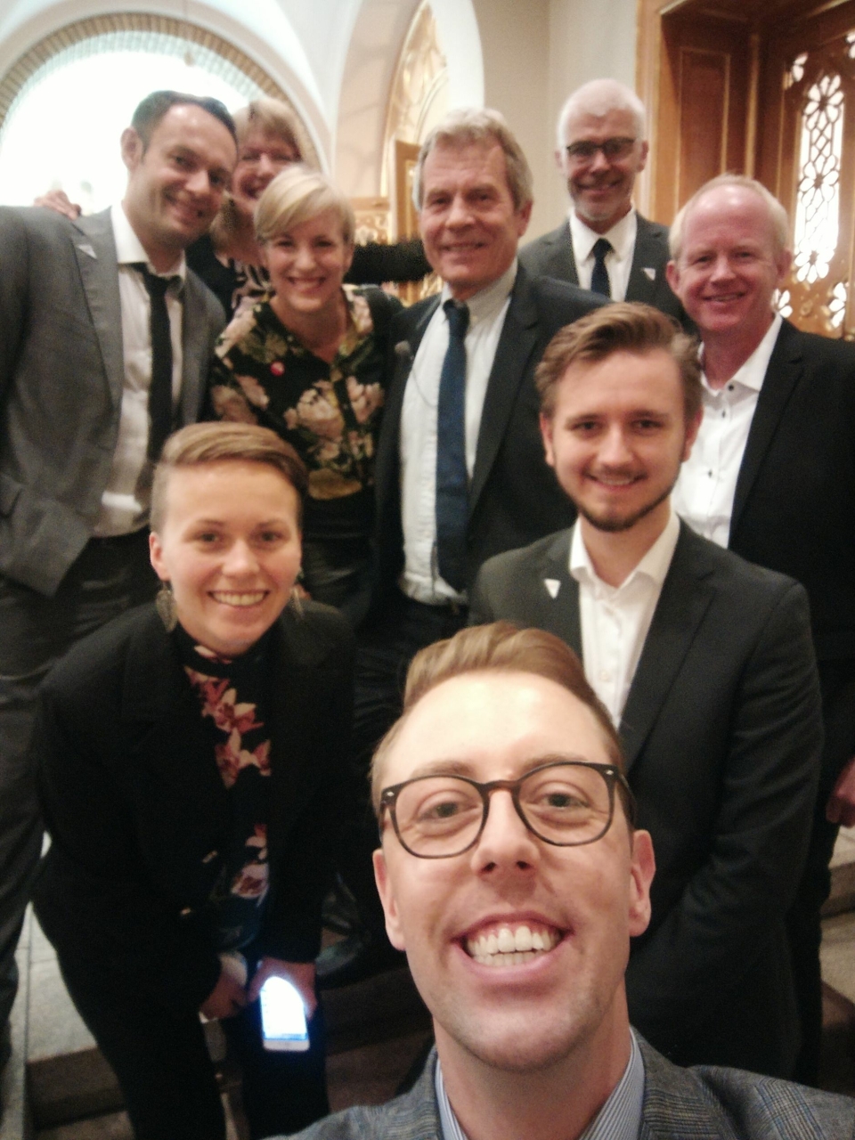 I SAMME BÅT: SVs Stortingsgruppe samlet i én selfie!
