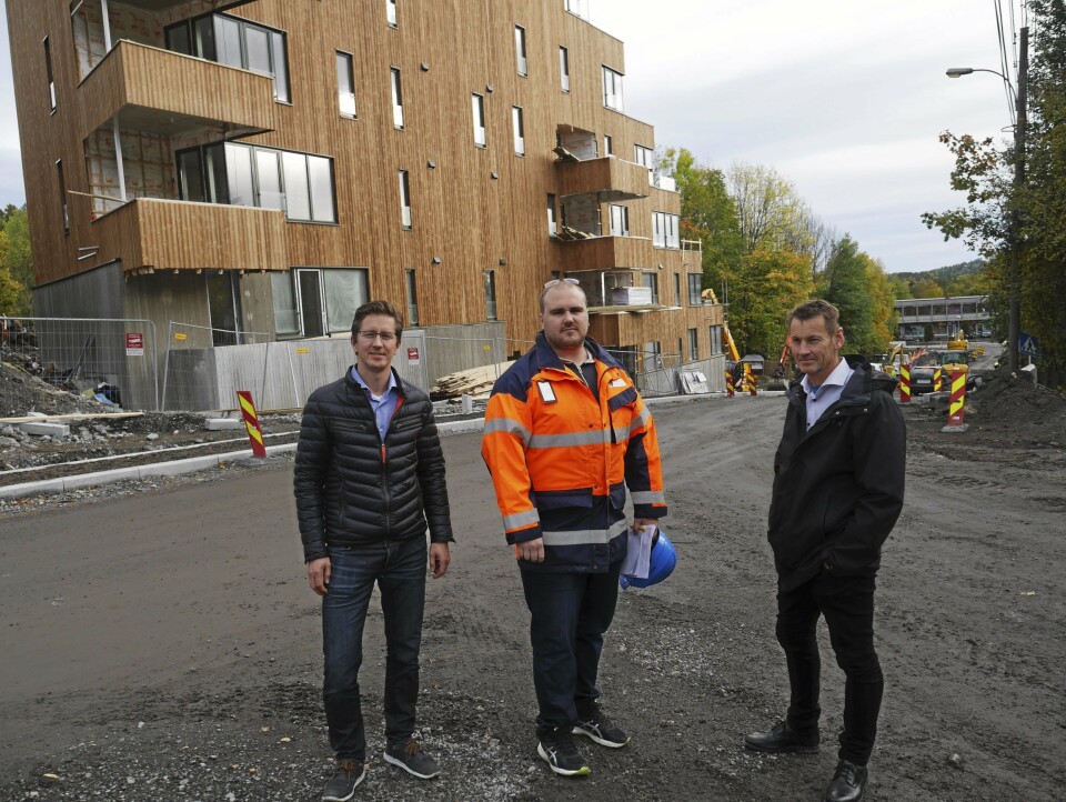 BER OM TÅLMODUGHET: Andrey Meschansky i Solon Eiendom (f.v.), ingieniør Eirik Kravik Solheim i UTE i Oppegård kommune og Anders Winther Andersen i Solon Eiendom forteller at veiprosjektet nå går inn i sluttfasen når det gjelder Ormerudveien. BER OM TÅLMODUGHET: Andrey Meschansky i Solon Eiendom (f.v.), ingieniør Eirik Kravik Solheim i UTE i Oppegård kommune og Anders Winther Andersen i Solon Eiendom forteller at veiprosjektet nå går inn i sluttfasen når det gjelder Ormerudveien.