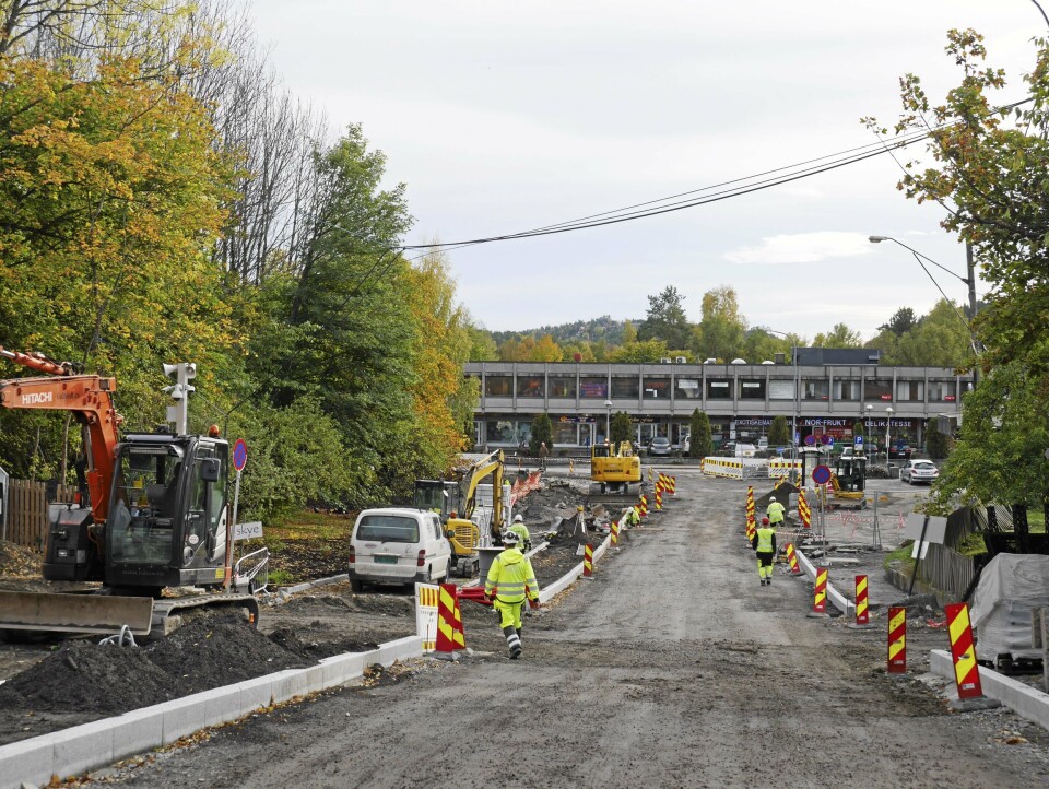 HER JOBBES DET: Det er veiarbeider i Ormerudveien. Det merkes i trafikken, men snart er det ferdig! HER JOBBES DET: Det er veiarbeider i Ormerudveien. Det merkes i trafikken, men snart er det ferdig!