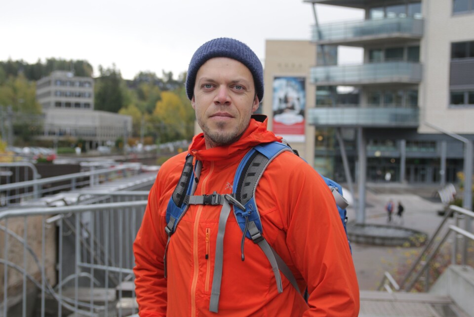FORNØYD: Nicolai Hjelseth (34) Kolbotn: – Jeg har ikke sett de nye bussrutene. For min del synes jeg busstilbudet er bra, fordi jeg bor nede ved Ingierodden, så jeg har kort vei til bussen. Rushtrafikken og morgenen er grei, men alt kan bli bedre. FORNØYD: Nicolai Hjelseth (34) Kolbotn: – Jeg har ikke sett de nye bussrutene. For min del synes jeg busstilbudet er bra, fordi jeg bor nede ved Ingierodden, så jeg har kort vei til bussen. Rushtrafikken og morgenen er grei, men alt kan bli bedre.