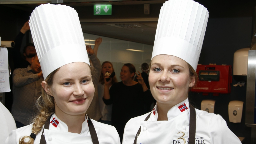 STAKK AV MED SEIEREN: Idunn Nilsen (t.v.) og Camilla Berg Mårtensson kan herved kalle seg for Norges beste i kantinemat!