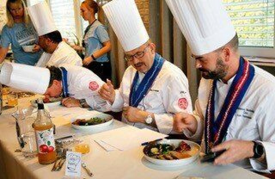 DOMMERNE KIKKER OG SMAKER: Maten skal under lupen hos ekspertene! DOMMERNE KIKKER OG SMAKER: Maten skal under lupen hos ekspertene!