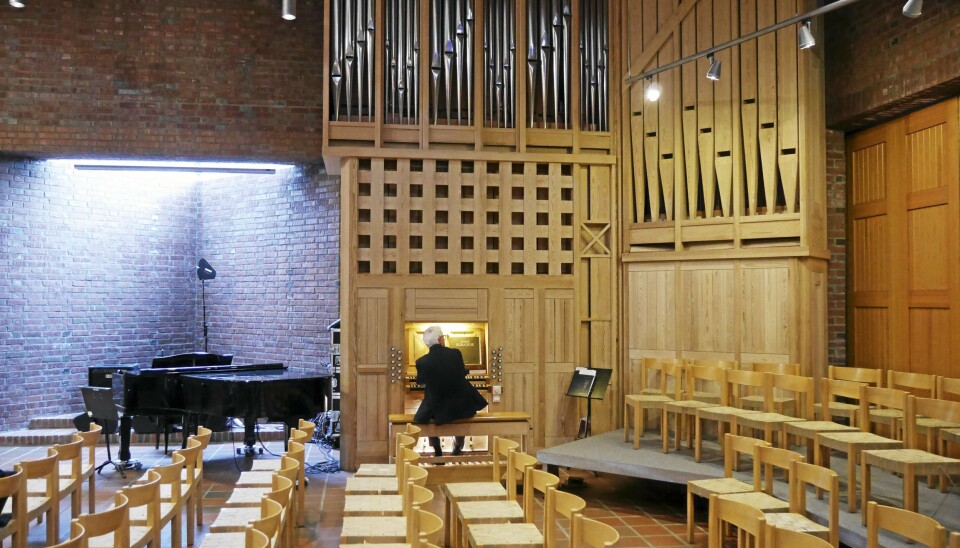 MEKTIG: Orgelet i Sofiemyr kirke er et mesterverk i seg selv, men på søndag blir det harpe og strykere i fokus. MEKTIG: Orgelet i Sofiemyr kirke er et mesterverk i seg selv, men på søndag blir det harpe og strykere i fokus.