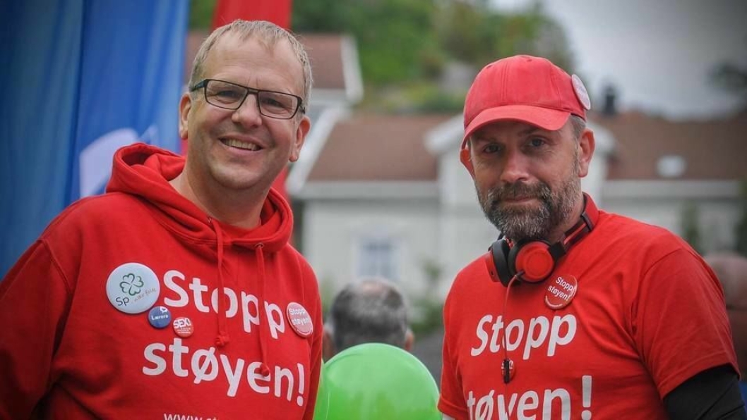 JOBBER FOR SAKEN: Helge Marstrander i Stopp Støyen er ikke imponert over brosjyren til departementet. Her er han fotografert sammen med antistøy-kollega Paal Sjøvall.