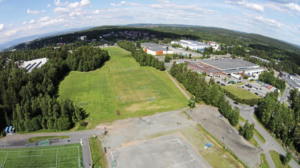 MYE SOM SKJER: En gigantisk del av rådmannens pengepott er avsatt til byggingen av både ny idrettshall og ny stor-ungdomsskole her på Sofiemyr i idrettsparken. MYE SOM SKJER: En gigantisk del av rådmannens pengepott er avsatt til byggingen av både ny idrettshall og ny stor-ungdomsskole her på Sofiemyr i idrettsparken.