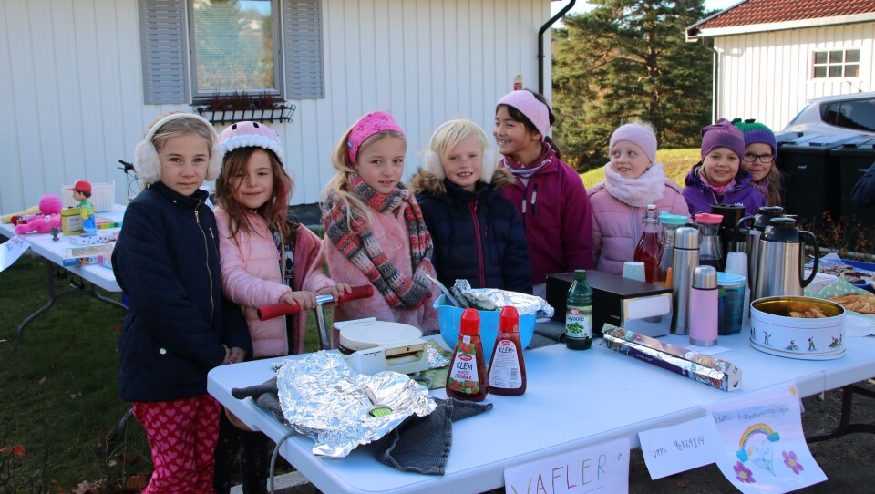FOR EN GOD SAK: Her er gjengen med varme hjerter! Fra venstre ser du Ulva Øyan Wigestrand, Ariel Zohre Øyan Alousha, Isabel Amanda Holmgren, Ida Fabricius Starheim, Mathilde Skrattalsrud, Celina Torgersen, Cornelia Rugaas og Evelyn Matthews. Det er de siste seks som stod for kafeen/basaren. FOR EN GOD SAK: Her er gjengen med varme hjerter! Fra venstre ser du Ulva Øyan Wigestrand, Ariel Zohre Øyan Alousha, Isabel Amanda Holmgren, Ida Fabricius Starheim, Mathilde Skrattalsrud, Celina Torgersen, Cornelia Rugaas og Evelyn Matthews. Det er de siste seks som stod for kafeen/basaren.