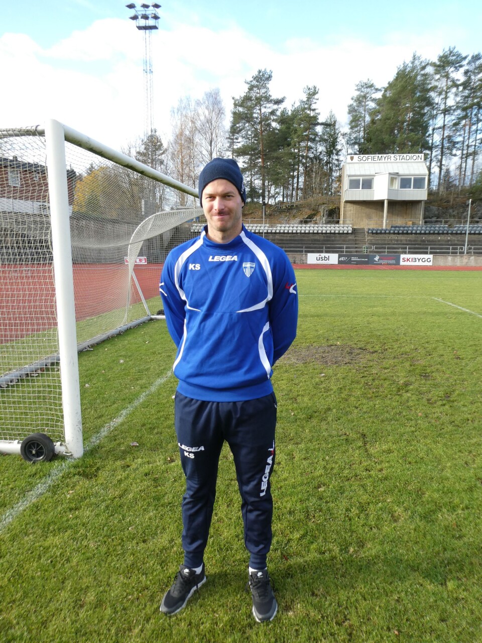 PUSTER LETTET UT: KIL-trener Knut Slatleim er fornøyd med at toppseriedamene klarte å redde plassen i toppserien, og lover at de skal gi alt i årets siste kamp på hjemmebane. PUSTER LETTET UT: KIL-trener Knut Slatleim er fornøyd med at toppseriedamene klarte å redde plassen i toppserien, og lover at de skal gi alt i årets siste kamp på hjemmebane.