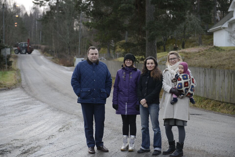 VENTER PÅ BUSSEN: Ordfører Thomas Sjøvold (f.v), Aina Lauvik, Maja S.K. Ratkje og Maria Alnæs, er fornøyde nå, men enda mer når bussene faktisk er på plass. VENTER PÅ BUSSEN: Ordfører Thomas Sjøvold (f.v), Aina Lauvik, Maja S.K. Ratkje og Maria Alnæs, er fornøyde nå, men enda mer når bussene faktisk er på plass.