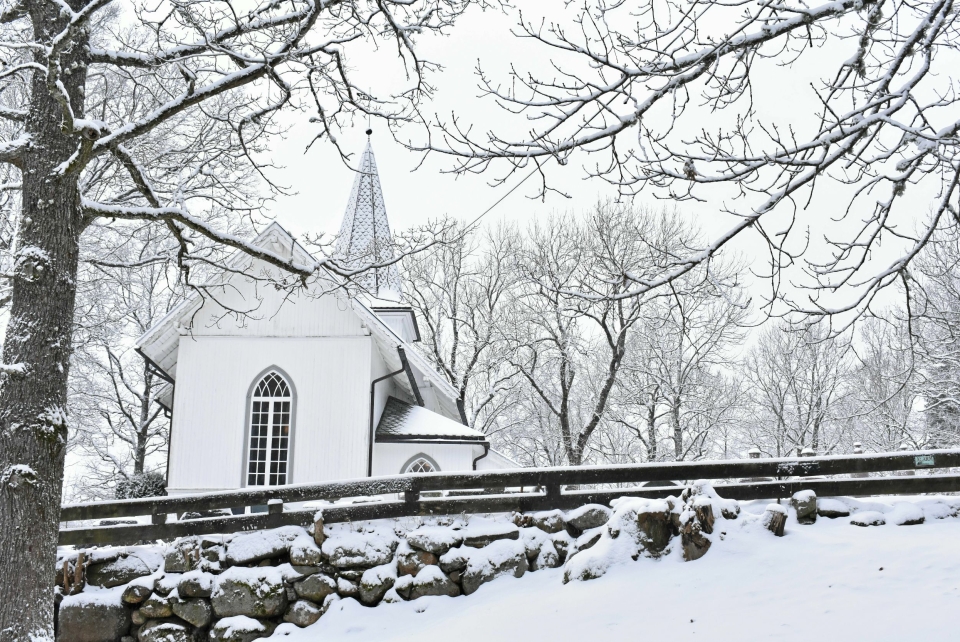 JULESTEMNING: Oppegård kirke - den mange kaller Svartskog kirke, men som ikke heter det. Her spilte Habbestad i flere år på julaften.